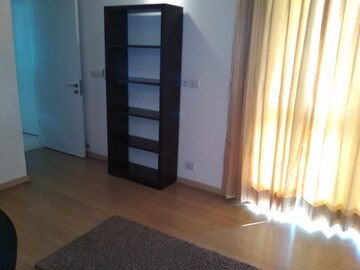 Room in 3 BHK Apartment at DLF Park Place, Sector 54 – for Rent