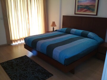Bedroom in 3 BHK Apartment at DLF Park Place, Sector 54 – for Rent