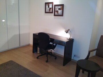 Team Area in 3 BHK Apartment at DLF Park Place, Sector 54 – for Rent