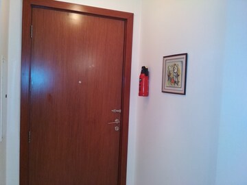 Room in 3 BHK Apartment at DLF Park Place, Sector 54 – for Rent