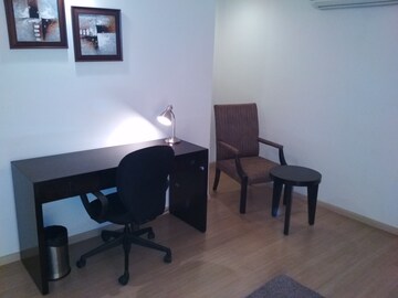 Team Area in 3 BHK Apartment at DLF Park Place, Sector 54 – for Rent