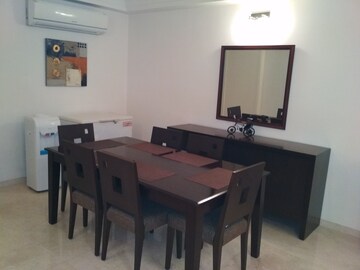 Team Area in 3 BHK Apartment at DLF Park Place, Sector 54 – for Rent