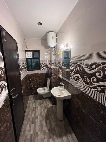 Team Area in 2 BHK Builder Floor at Sector 43 – for Rent