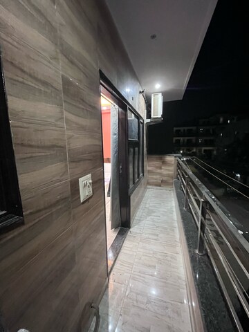 Balcony in 2 BHK Builder Floor at Sector 43 – for Rent