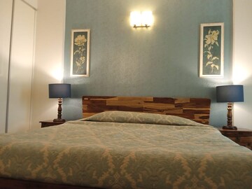 Bedroom in 3 BHK Apartment at DLF Park Place, Sector 54 – for Rent