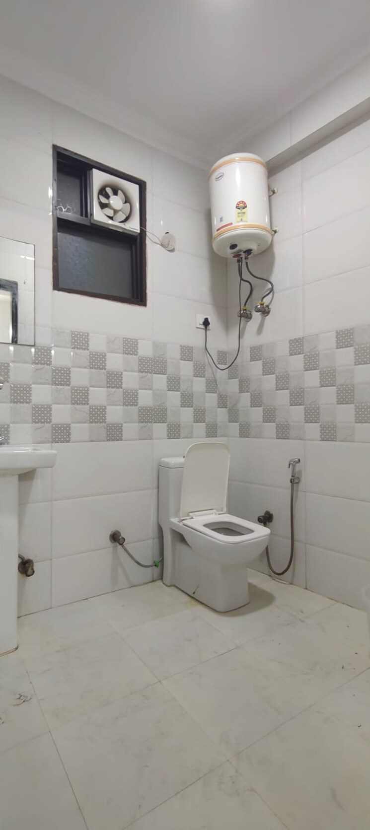 Bathroom, panchsheel vihar 2 Bedroom 80 Sq.Yd. Builder Floor In Panchsheel Vihar Delhi 8421910