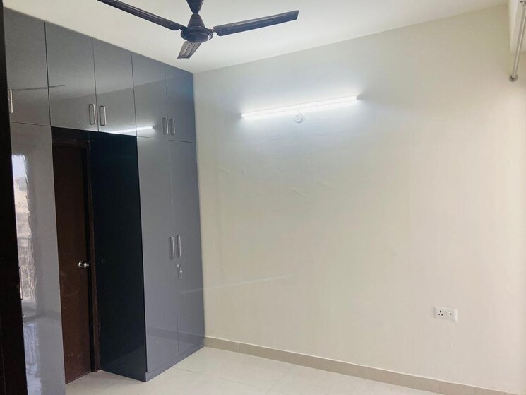 Room, signature-global-the-roselia 2 Bedroom 517 Sq.Ft. Apartment In Sector 95a Gurgaon 8421921