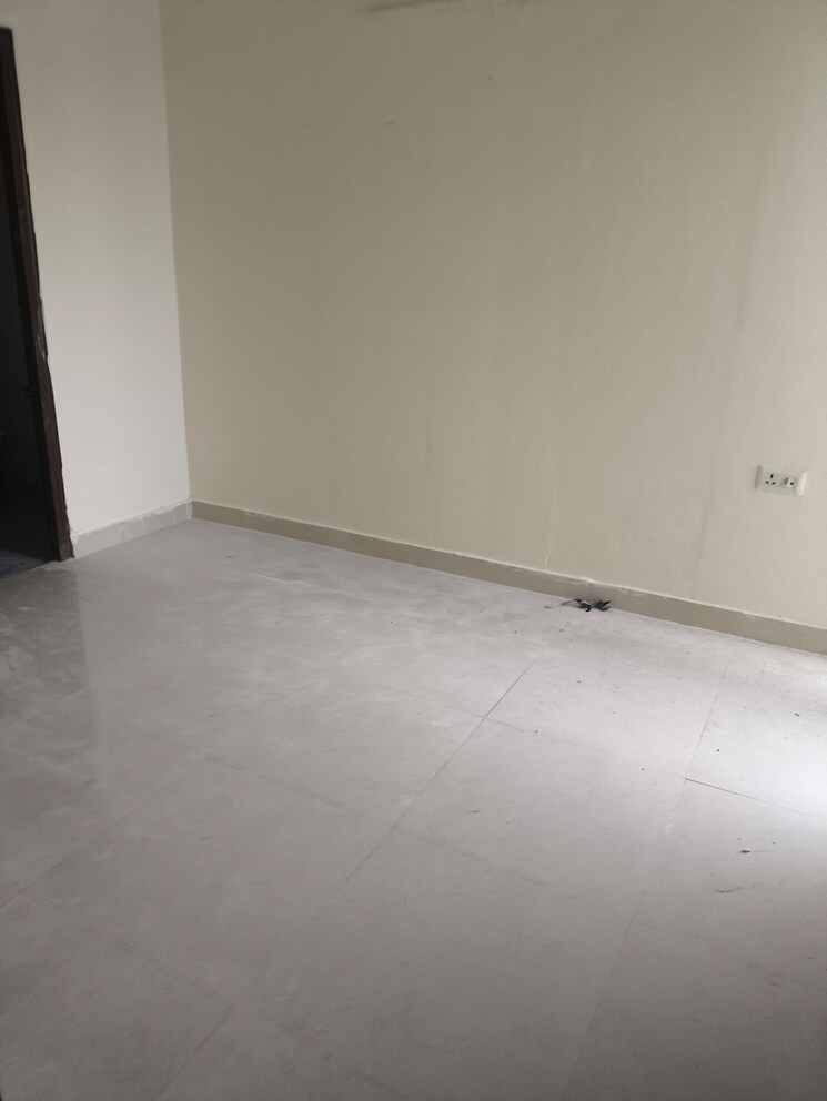 Room, signature-global-the-roselia 2 Bedroom 571 Sq.Ft. Apartment In Sector 95a Gurgaon 8421931