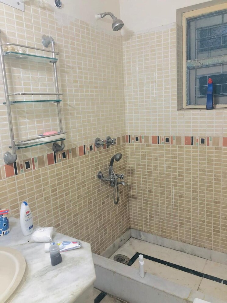 Bathroom, vasant kunj 4 Bedroom 1700 Sq.Ft. Apartment In Vasant Kunj Delhi 8421941