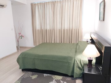Bedroom in 4 BHK Apartment at DLF Park Place, Sector 54 – for Rent