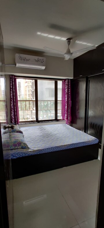 Bedroom in 2 BHK Apartment at Andheri West – for Rent