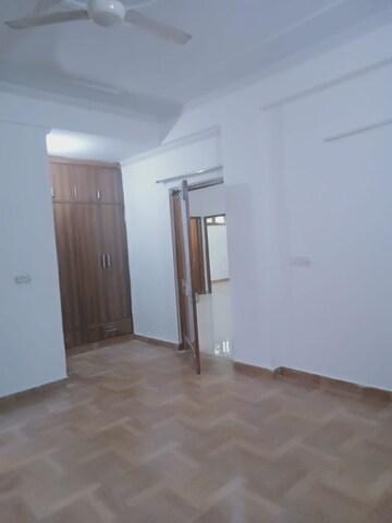 Room in 3 BHK Builder Floor at Unitech South City II, Sector 50 – for Rent