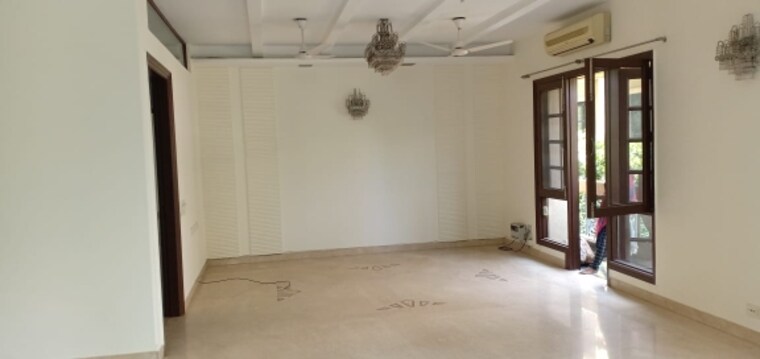 Room, panchsheel park 5 Bedroom 7200 Sq.Ft. Builder Floor In Panchsheel Park Delhi 8422027