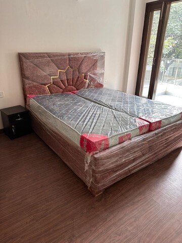 Bedroom in 3 BHK Builder Floor at DLF Atria, Dlf Phase ii – for Rent