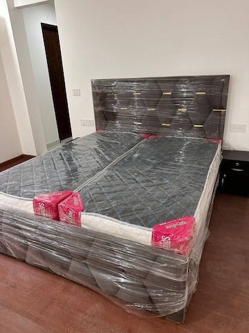Bedroom in 3 BHK Builder Floor at DLF Atria, Dlf Phase ii – for Rent
