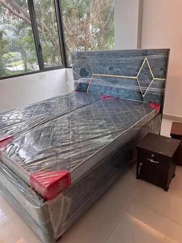 Bedroom in 3 BHK Builder Floor at DLF Atria, Dlf Phase ii – for Rent