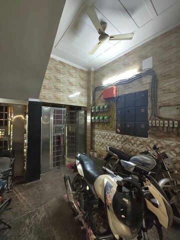 Parking in 1 BHK Builder Floor at Govindpuri – for Rent