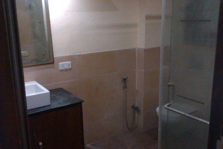 Bathroom, sukhdev vihar 4 Bedroom 2700 Sq.Ft. Builder Floor In Sukhdev Vihar Delhi 8422095
