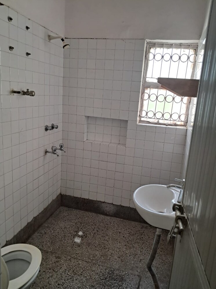Bathroom, vasant kunj 2 Bedroom 1200 Sq.Ft. Apartment In Vasant Kunj Delhi 8422118