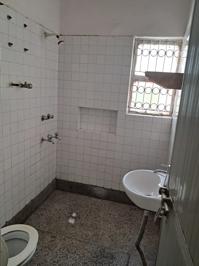 Bathroom, vasant kunj 2 Bedroom 1200 Sq.Ft. Apartment In Vasant Kunj Delhi 8422118
