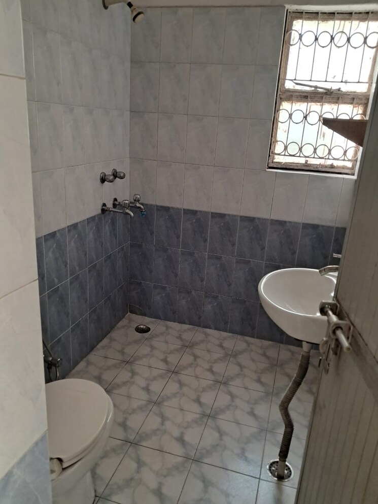 Bathroom, vasant kunj 2 Bedroom 1200 Sq.Ft. Apartment In Vasant Kunj Delhi 8422118