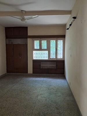 Room in 2 BHK Apartment at Vasant Kunj – for Sale