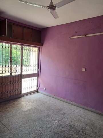 Room in 2 BHK Apartment at Vasant Kunj – for Sale