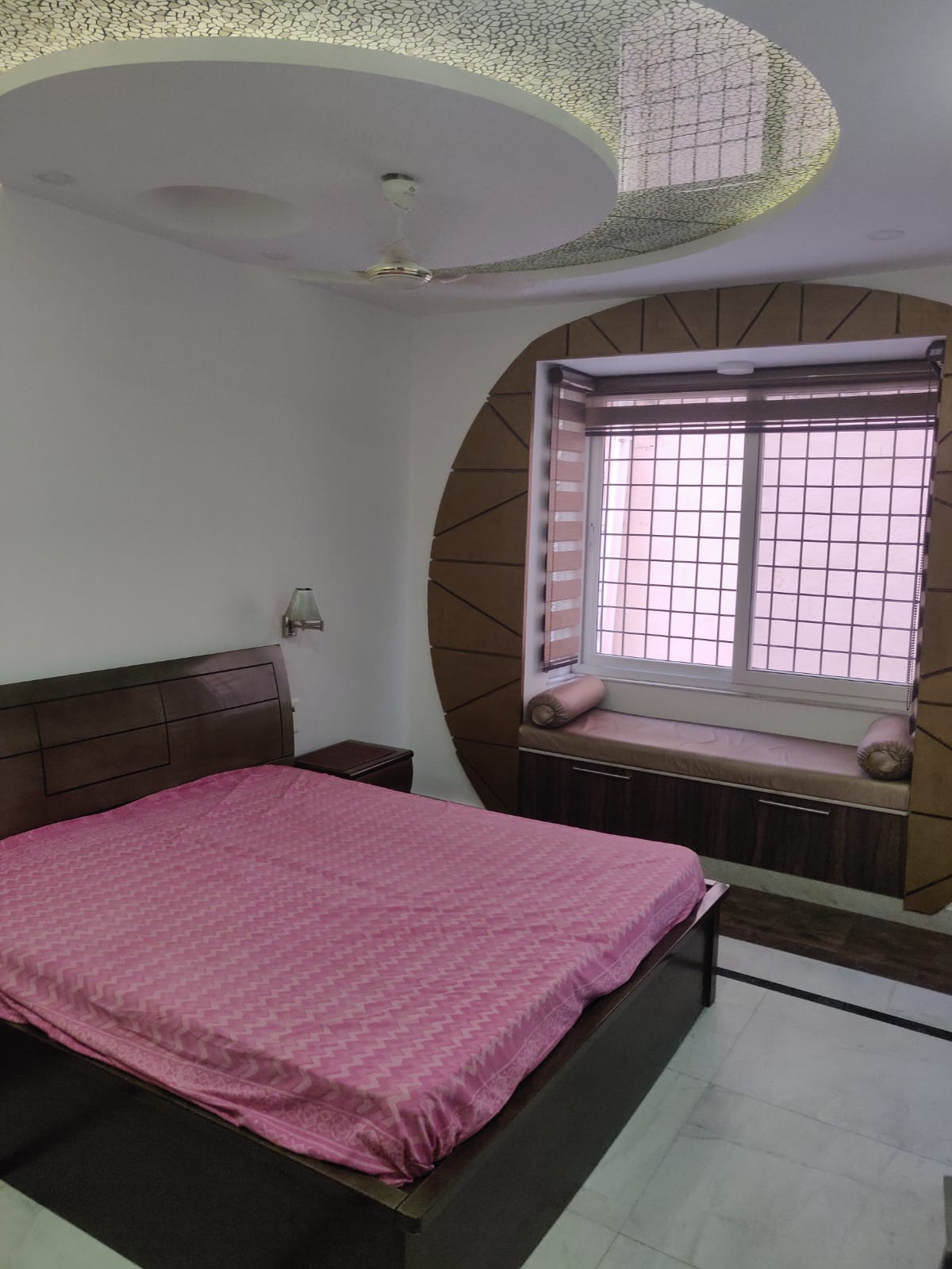 Resale 4 Bedroom 1800 Sq.Ft. Apartment in Vasant Kunj Delhi - 8422123