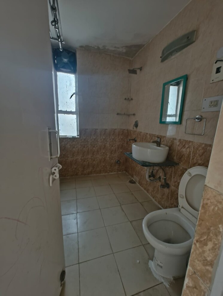 Bathroom, vasant kunj 4 Bedroom 1800 Sq.Ft. Apartment In Vasant Kunj Delhi 8422123