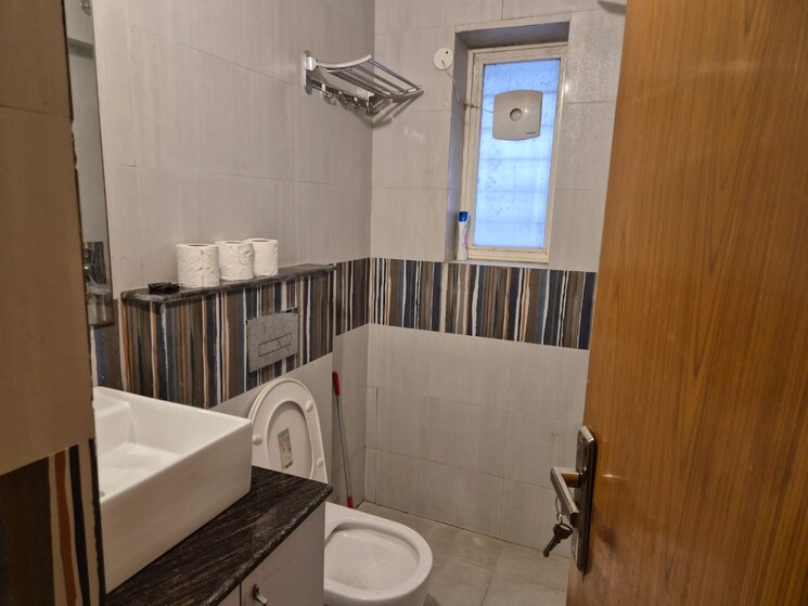 Bathroom, vasant kunj 4 Bedroom 1800 Sq.Ft. Apartment In Vasant Kunj Delhi 8422123