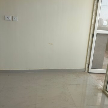 Room in 2 BHK Apartment at Pyramid Elite, Sector 86 – for Rent