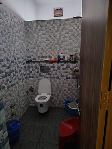 Bathroom in 1.5 BHK Builder Floor at Sector 15 – for Rent