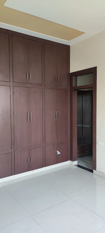 Room in 2 BHK Builder Floor at Sector 15 – for Rent