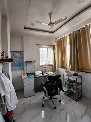 Study Room in 3 BHK Apartment at Narendra Nagar – for Sale