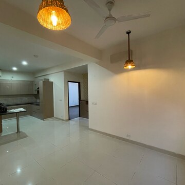 Room in 3 BHK Builder Floor at BPTP Amstoria, Sector 102 – for Rent