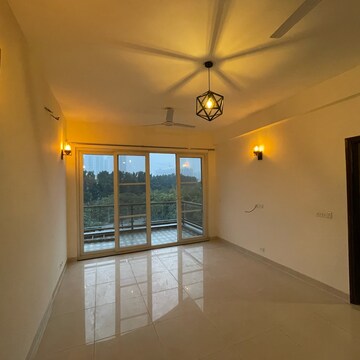 Room in 3 BHK Builder Floor at BPTP Amstoria, Sector 102 – for Rent