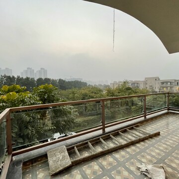Balcony in 3 BHK Builder Floor at BPTP Amstoria, Sector 102 – for Rent