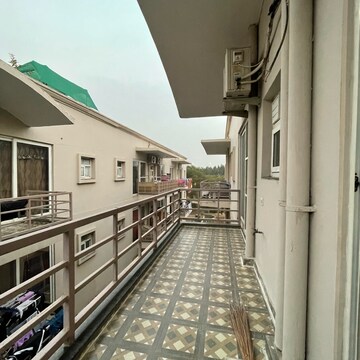 Balcony in 3 BHK Builder Floor at BPTP Amstoria, Sector 102 – for Rent