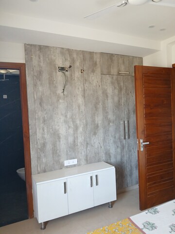 Furnished Amenities in 3 BHK Builder Floor at Sector 14 – for Rent