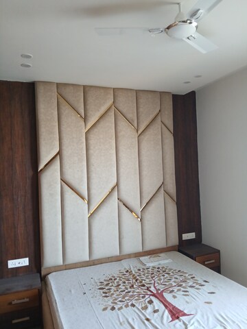 Room in 3 BHK Builder Floor at Sector 14 – for Rent