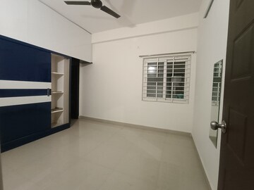 Room in 2 BHK Apartment at Kondapur – for Rent