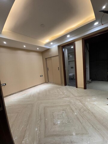 Room in 3.5 BHK Apartment at Navbharat Apartments, Paschim Vihar – for Rent