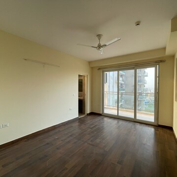 Room in 3 BHK Apartment at Conscient Heritage Max, Sector 102 – for Rent