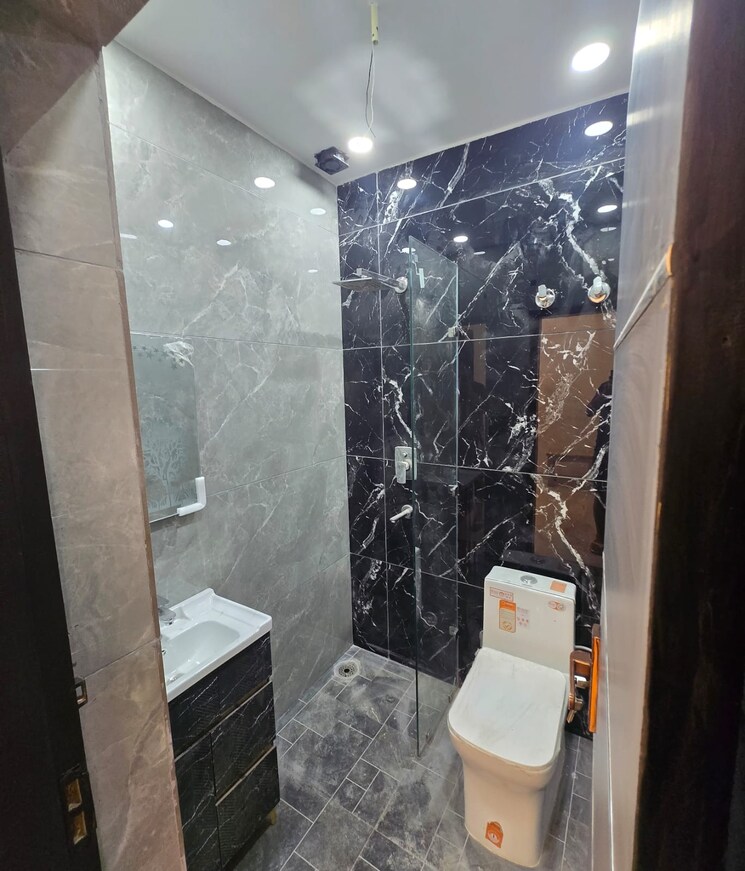 Bathroom, lajpat nagar 4 2 Bedroom 900 Sq.Ft. Builder Floor In Lajpat Nagar 4 Delhi 8422341