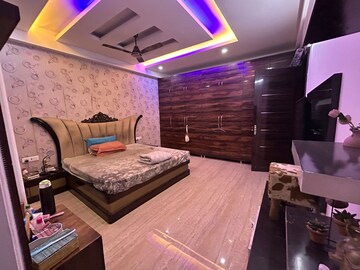 Master Bedroom in 3 BHK Apartment at Connaught Place – for Rent