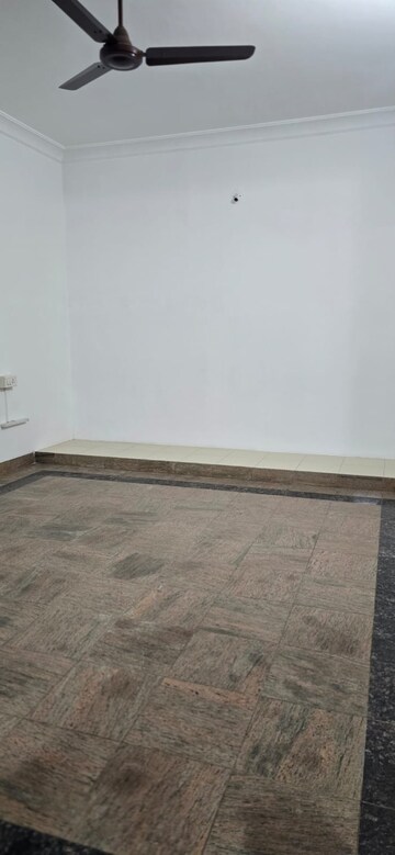 Room in 2 BHK Apartment at Triveni Vasant Vihar CHS, Vasant Vihar – for Rent