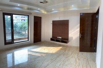 Room in 4 BHK Apartment at Boutique Residential Apartments A-10, Gulmohar Park – for Rent