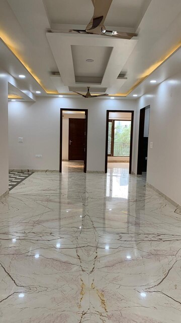 Room in 4 BHK Apartment at Boutique Residential Apartments A-10, Gulmohar Park – for Rent