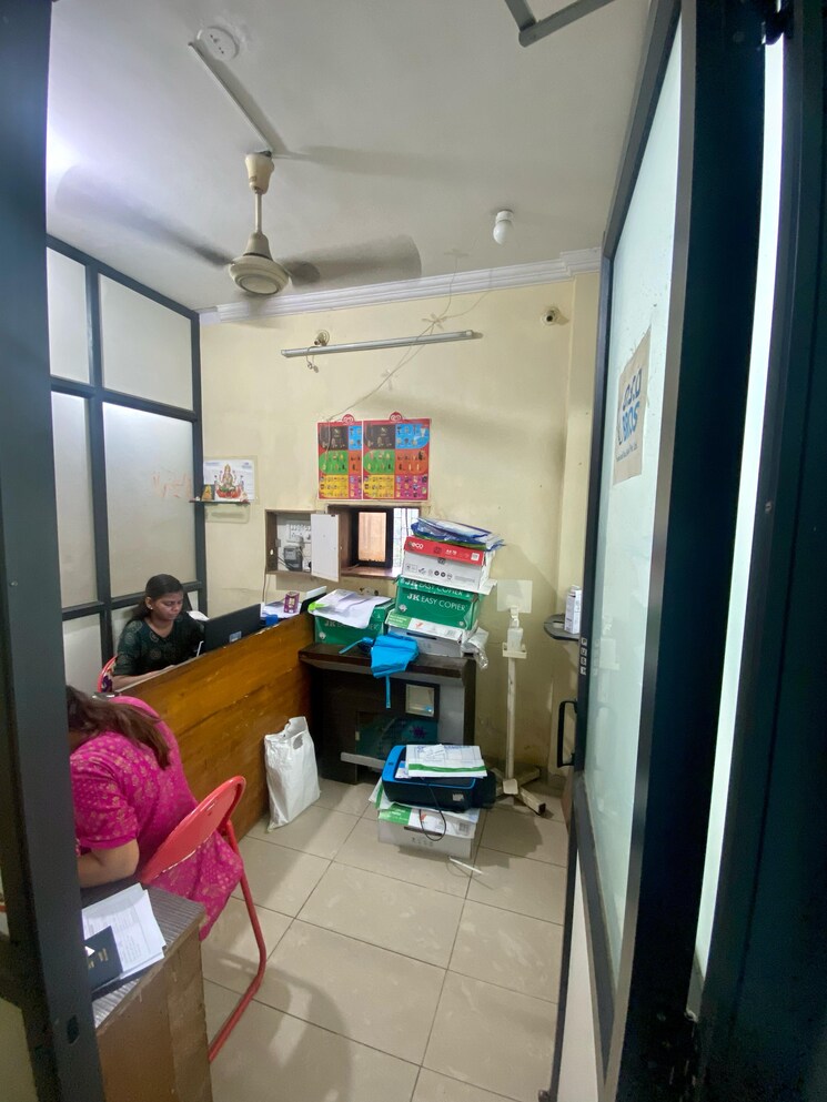 Team Area, malad east Commercial Office Space 300 Sq.Ft. In Malad East Mumbai 8422450