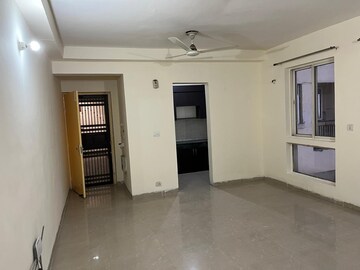 Room in 2.5 BHK Apartment at Jaypee Greens Kosmos, Sector 134 – for Rent